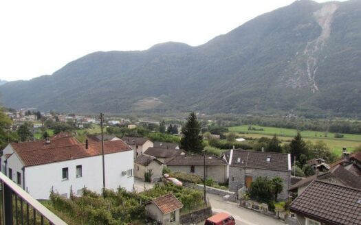 Claro, affittasi appartamento duplex di 3 1/2 locali, 2P