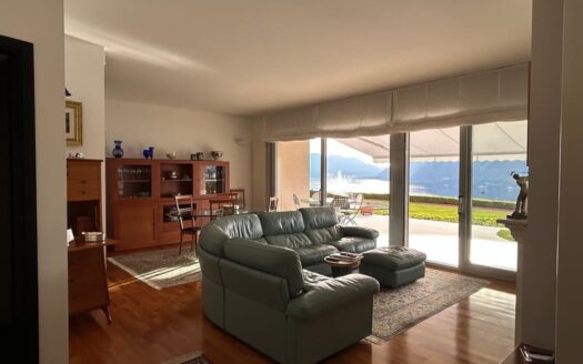 CASTAGNOLA – VENDESI APPARTAMENTO CON VISTA PANORAMICA SUL LAGO