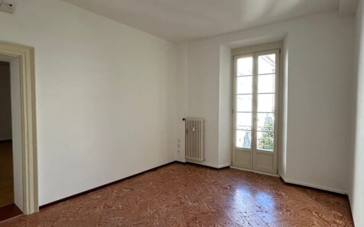 LUGANO CENTRO – AFFITTASI UFFICIO SPAZIOSO DI 4 LOCALI