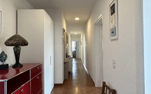 SPAZIOSO APPARTAMENTO DI 5 LOCALI CON VISTA PANORAMICA A COMANO