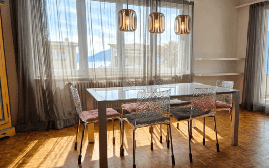 SPAZIOSO APPARTAMENTO DI 5 LOCALI CON VISTA PANORAMICA A COMANO