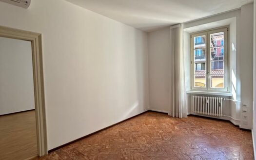 LUGANO CENTRO – AFFITTASI UFFICIO SPAZIOSO DI 4 LOCALI