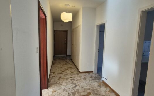 LUGANO CENTRO – AFFITTASI UFFICIO DI 4.5 LOCALI