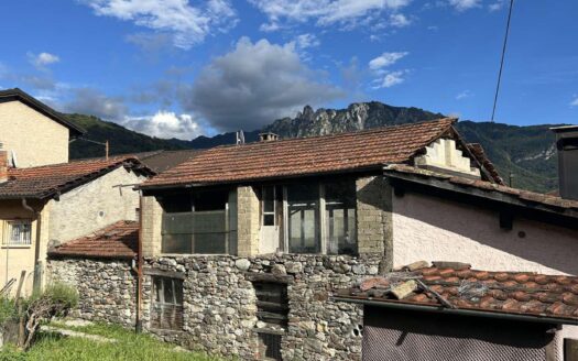 CAPRIASCA – VENDESI RUSTICO CON LICENZA EDILIZIA