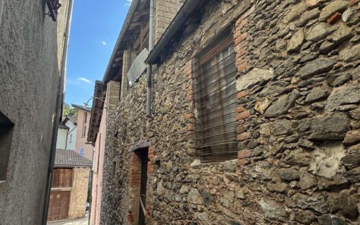 CAPRIASCA – VENDESI RUSTICO CON LICENZA EDILIZIA